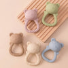 Ensemble d'anneaux de dentition hochets pastel pour bébé présenté sur support effet bois - Bébé Lova