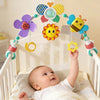 Bébé allongé sous une arche musicale colorée fixée au lit avec miroir et hochets sensoriels - Bébé Lova