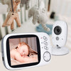 Babyphone vidéo surveillant un bébé endormi sous un mobile suspendu - Bébé Lova