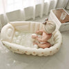Baignoire gonflable bébé transformée en espace de jeu avec balles d’éveil - Bébé Lova