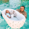 Baignoire gonflable bébé utilisée dans une piscine pour moment détente en extérieur - Bébé Lova