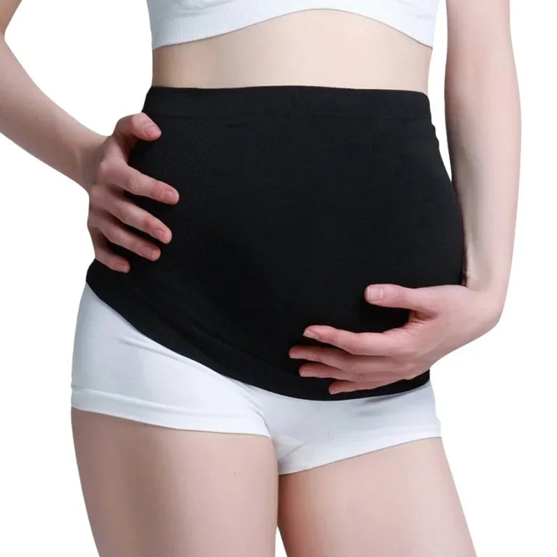BandoBack mannequin enceinte buste bande noire mains opposées vue large - Bébé Lova