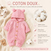Barboteuse bébé en tricot coton doux, respirant et hypoallergénique, modèle rose à capuche - Bébé Lova