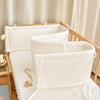 Tour de lit bébé en gaze de coton blanche avec finition douce et attaches sécurisées - Bébé Lova
