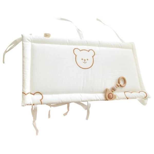 Tour de lit bébé blanc avec broderie ourson et finitions douces pour berceau sécurisé - Bébé Lova