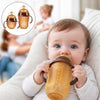 Bébé buvant avec biberon silicone souple anti-colique avec poignées ergonomiques - Bébé Lova