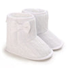 Paire de bottines bébé blanches en maille torsadée ornées d'un nœud - Bébé Lova