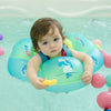 Enfant flottant dans une piscine avec bouée bébé turquoise sécurisée - Bébé Lova