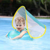 Petit garçon souriant dans une piscine avec bouée bébé bleue et pare-soleil - Bébé Lova