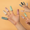 Brosses à dents doigt en silicone portées sur les doigts avec différentes couleurs modernes - Bébé Lova