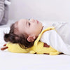 Bébé allongé sur un coussin de protection tête et dos abeille ultra moelleux - Bébé Lova