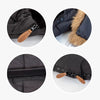 Gros plans sur les finitions de la chancelière CozyNest : double zip, boutons pression, velcro et tirette cuir - Bébé Lova