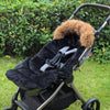 Intérieur en peluche douce de la chancelière CozyNest installée ouverte sur la poussette - Bébé Lova