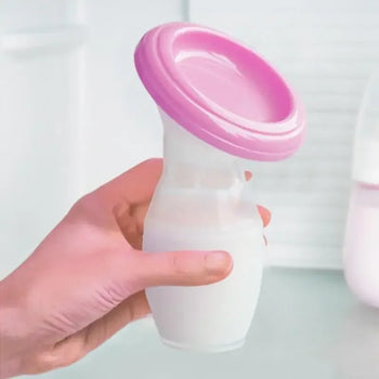 Collecteur SiliCollect rempli lait couvercle rose silicone souple - Bébé Lova