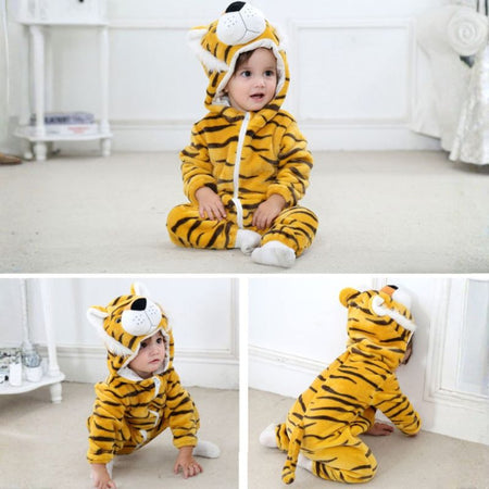 Combinaison bébé à capuche déguisement tigre en flanelle, avec vues de face, de profil et à quatre pattes - Bébé Lova