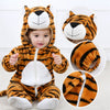Détails de la combinaison bébé à capuche tigre avec finitions douces, poignets élastiques et fermeture zippée confortable - Bébé Lova