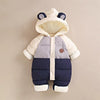 Combinaison bébé d'hiver matelassée à capuche oreilles d'ourson, coloris écru et bleu marine, présentée à plat - Bébé Lova