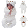 Vue avant et arrière de la combinaison ours bébé en tissu pelucheux - Bébé Lova