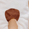 Détail arrière de la combinaison ours avec patch marron effet queue d’ours - Bébé Lova