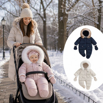 Maman poussant une poussette dans un parc enneigé avec bébé en combinaison pilote rose à capuche fourrée, avec aperçu des coloris bleu marine et beige - Bébé Lova