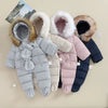 Combinaisons pilote bébé grise, beige, rose et bleu marine alignées avec capuches fourrées - Bébé Lova