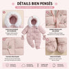 Détails de la combinaison pilote bébé : capuche doublée en fourrure, fermeture éclair sécurisée, poches pratiques et pieds intégrés - Bébé Lova