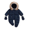 Combinaison pilote bébé bleu marine à capuche fourrée, pieds intégrés et moufles assorties, présentée de face - Bébé Lova