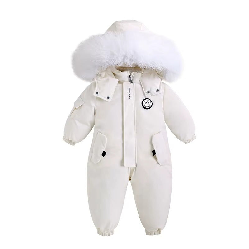 Combinaison de ski bébé blanche à capuche bordée de fourrure, présentée de face - Bébé Lova