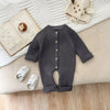 Combinaison tricot bébé coloris gris anthracite mise en scène avec livre - Bébé Lova