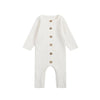 Combinaison tricot bébé blanche vue de face sur fond clair - Bébé Lova