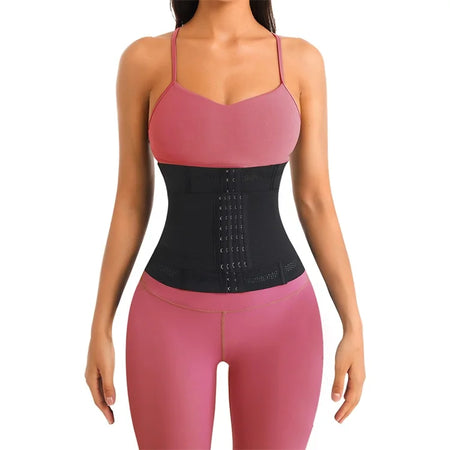 Corset gainant sport noir porté de face avec compression abdominale ajustable - Bébé Lova