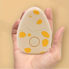 Coupe-ongles électrique bébé compact en forme d’œuf tenant dans la main pour une utilisation pratique au quotidien - Bébé Lova