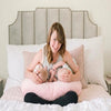 Maman TwinPillow jumeaux confortablement installés - Bébé Lova