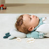Bébé allongé sur coussin anti-chute respirant couleur menthe - Bébé Lova