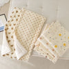 Pile de coussins BearCush présentant plusieurs motifs, dont oursons, cœurs et animaux - Bébé Lova