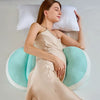 Femme enceinte allongée côté coussin BonusPillow vert soutien ventre confort - Bébé Lova