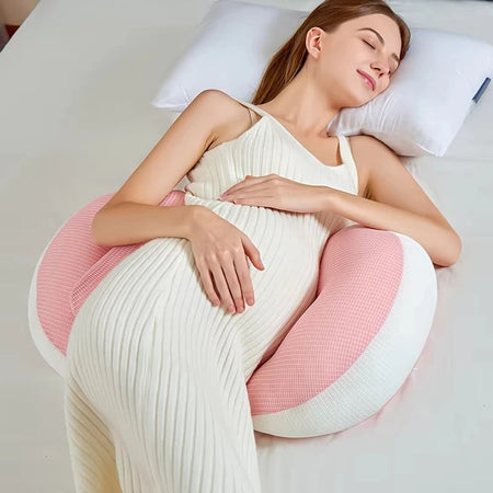 Femme enceinte endormie paisiblement avec coussin BonusPillow rose pour soutien latéral - Bébé Lova