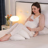Femme enceinte assise coussin LateralPillow soutien jambes lit confort - Bébé Lova
