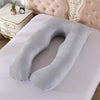 Coussin de grossesse gris perle en forme U sur un lit de chambre moderne - Bébé Lova