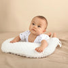 Bébé en phase d'éveil sur le coussin en U confortable et respirant - Bébé Lova
