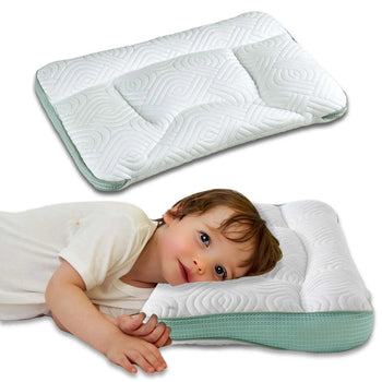 Oreiller cervical enfant à bord vert présenté seul et utilisé par un enfant endormi - Bébé Lova