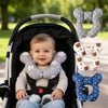 Bébé souriant en poussette portant le coussin de nuque gris étoiles avec aperçu des coloris - Bébé Lova