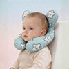Bébé reposant la tête dans le coussin de nuque bleu ciel à étoiles souriantes - Bébé Lova
