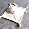 Doudou plat lapin blanc posé sur une couverture douce - Bébé Lova