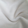 Zoom sur la texture douce et moelleuse du tissu du doudou - Bébé Lova