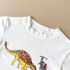 Gros plan sur t-shirt bébé dinosaure jaune avec illustration ankylosaure - Bébé Lova