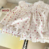 Ensemble 2 pièces été bébé fille BloomSet motif pommes posé sur une étagère - Bébé Lova