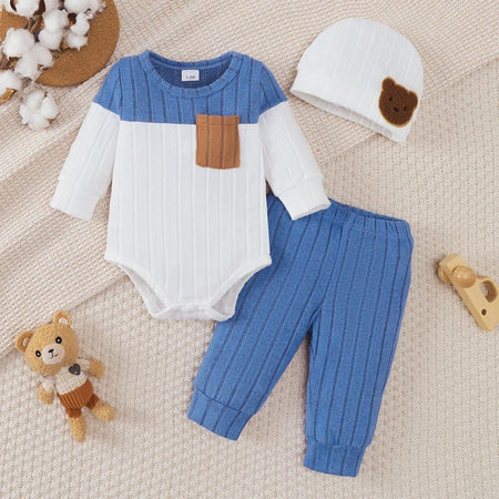 Ensemble 3 pièces bébé garçon bleu et blanc avec body à poche, pantalon côtelé et bonnet ourson - Bébé Lova