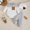 Ensemble 3 pièces bébé garçon gris et blanc avec body à poche, pantalon côtelé et bonnet ourson - Bébé Lova