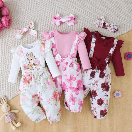 Collection de trois ensembles bébé fille avec motifs lapins, papillons et fleurs bordeaux - Bébé Lova